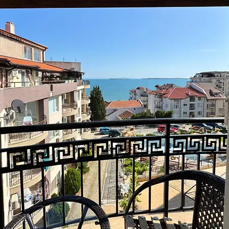 Marina Bay Saint Vlas 公寓