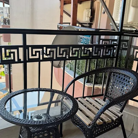 Marina Bay Saint Vlas 公寓