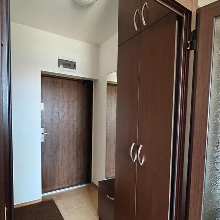 Marina Bay Saint Vlas 公寓